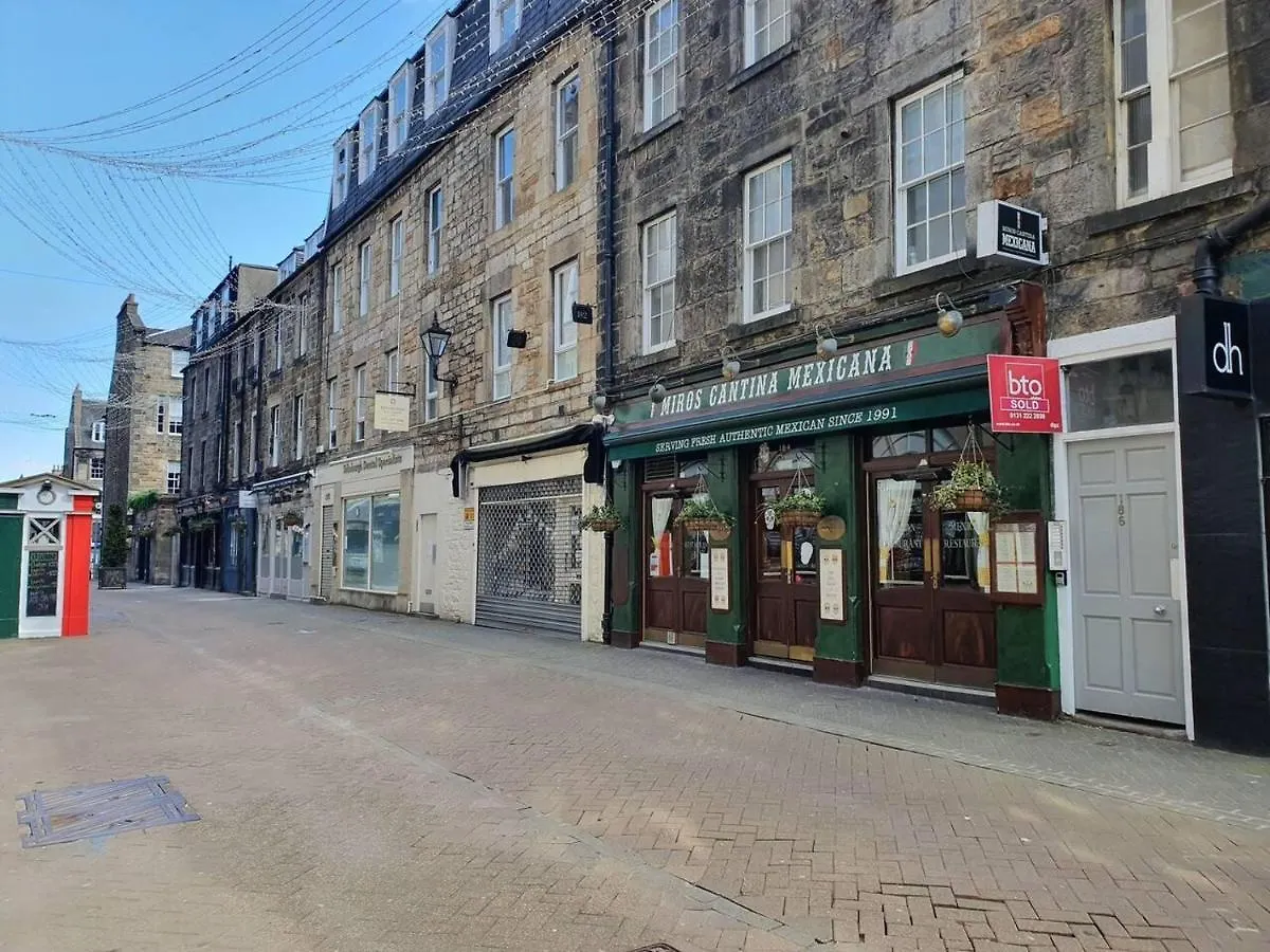 Lovely 2 Bedroom Flat In The Heart Of The City Edinburgh 0*,  Velká Británie