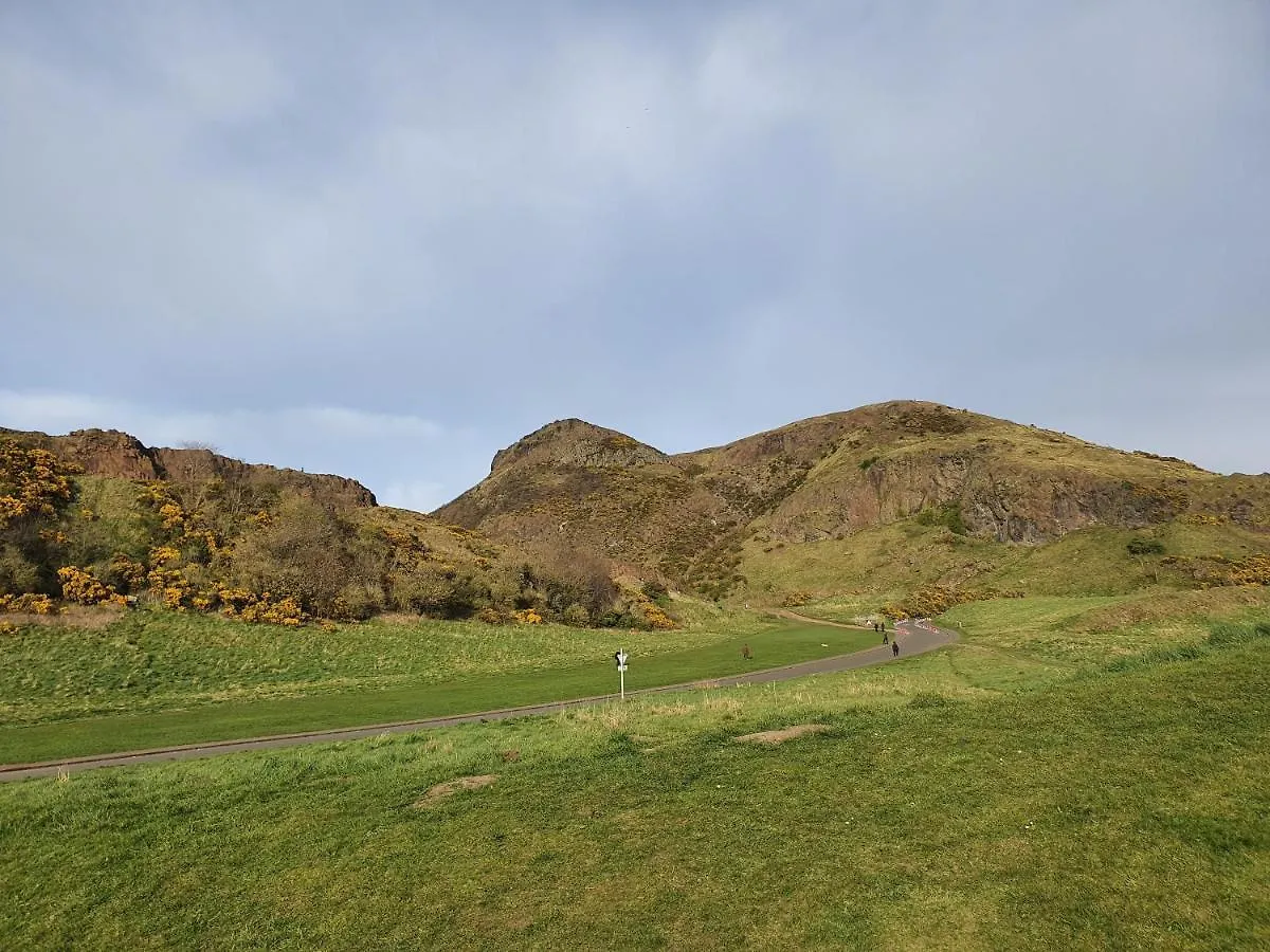 Lovely 2 Bedroom Flat In The Heart Of The City Edinburgh